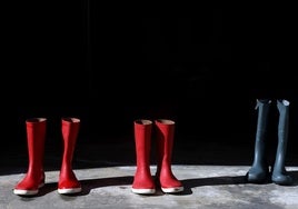 Botas de agua en el pueblo valenciano de Catarroja.