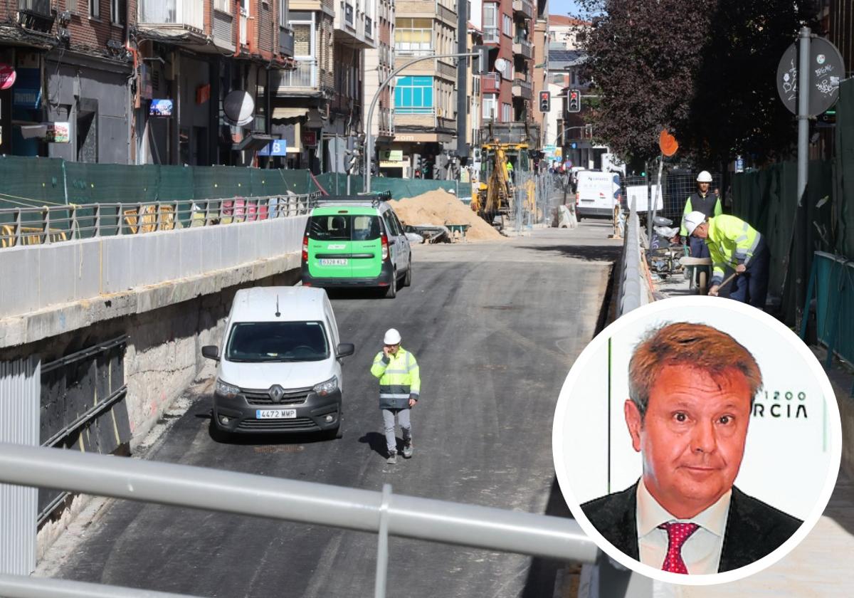 Operarios trabajan en el interior y en la balconada hacia la rampa del túnel de Labradores. En el círculo, José Antonio Santano.