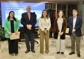 Susana Gutiérrez (El Norte de Castilla), Joaquín Lorenzo (director de Agro de Pascual), María González Corral (consejera de Agricultura, Ganadería y Desarrollo Rural de la Junta de Castilla y León), Beatriz Herranz (directora general de Territorio Centro de Telefónica) y Miguel Llopis (IOT and Big Data de Telefónica Tech).