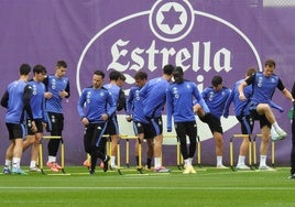 Jugadores del Real Valladolid, durante la sesión de trabajo del pasado martes en los Anexos