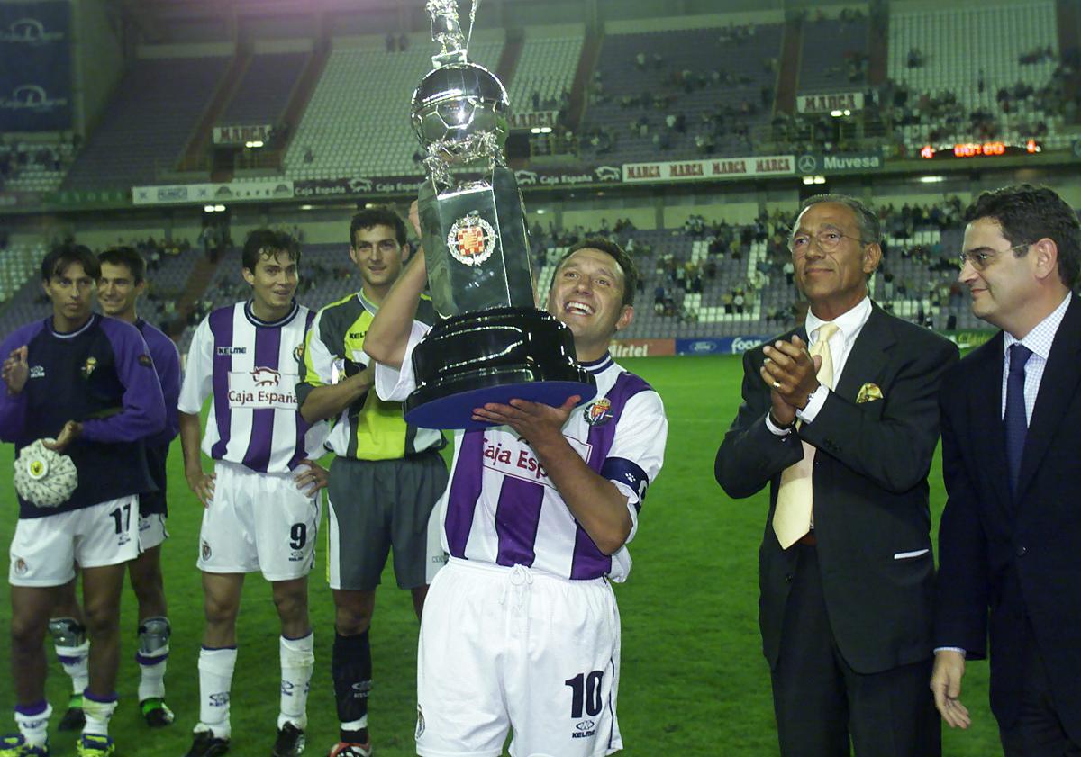 Imagen principal - Las edeiciones del Trofeo en los años 2000 (arriba, con Eusebio), 1995 (con Tomás Reñones y Marcos Fernández) y 90 (Minguela).