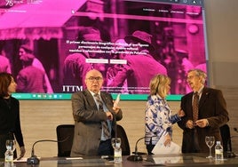 Rafael Martínez, María José de la Fuente y Rafael del Valle, en la presentación del diccionario.