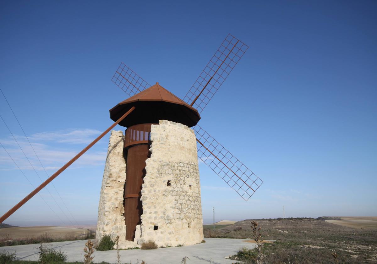 Castromembibre reconvirtió su antiguo molino de viento en un mirador