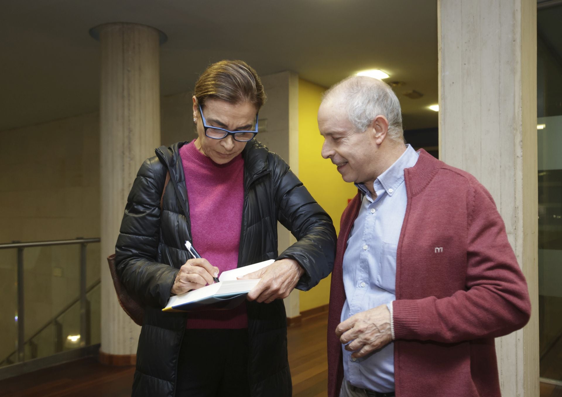 Carmen Posadas en el Aula de Cultura de Arroyo