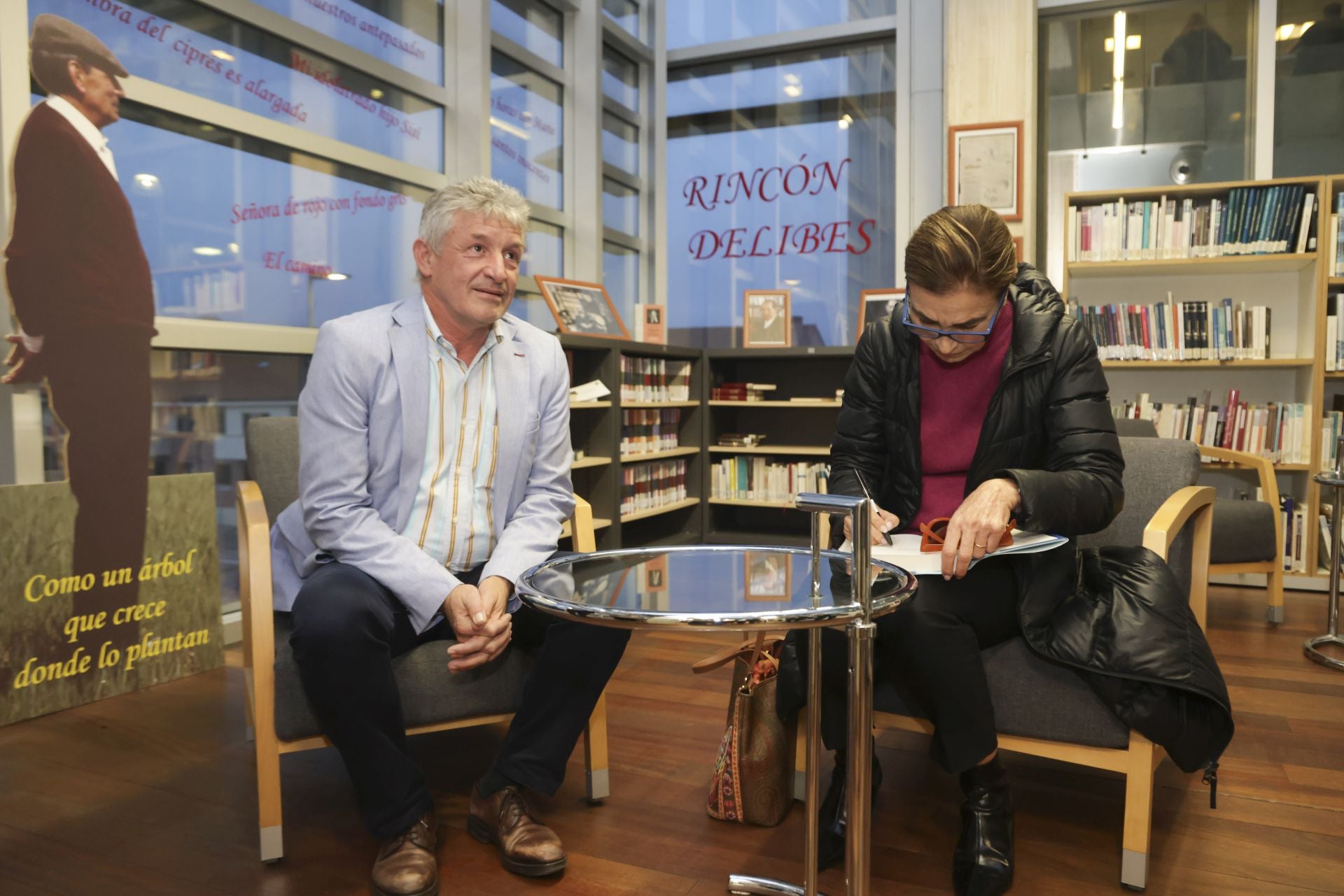 Carmen Posadas en el Aula de Cultura de Arroyo