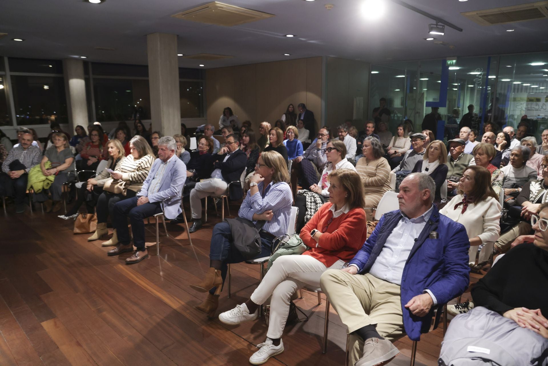 Carmen Posadas en el Aula de Cultura de Arroyo