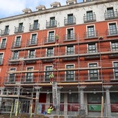 La Plaza Mayor se limpia de andamios a tiempo para el montaje navideño