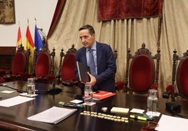 El rector de la Usal, Juan Manuel Corchado, en el claustro de este jueves.