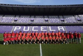 Los Leones posan en formación a pie de césped en su últimoentrenamiento en Zorrilla.