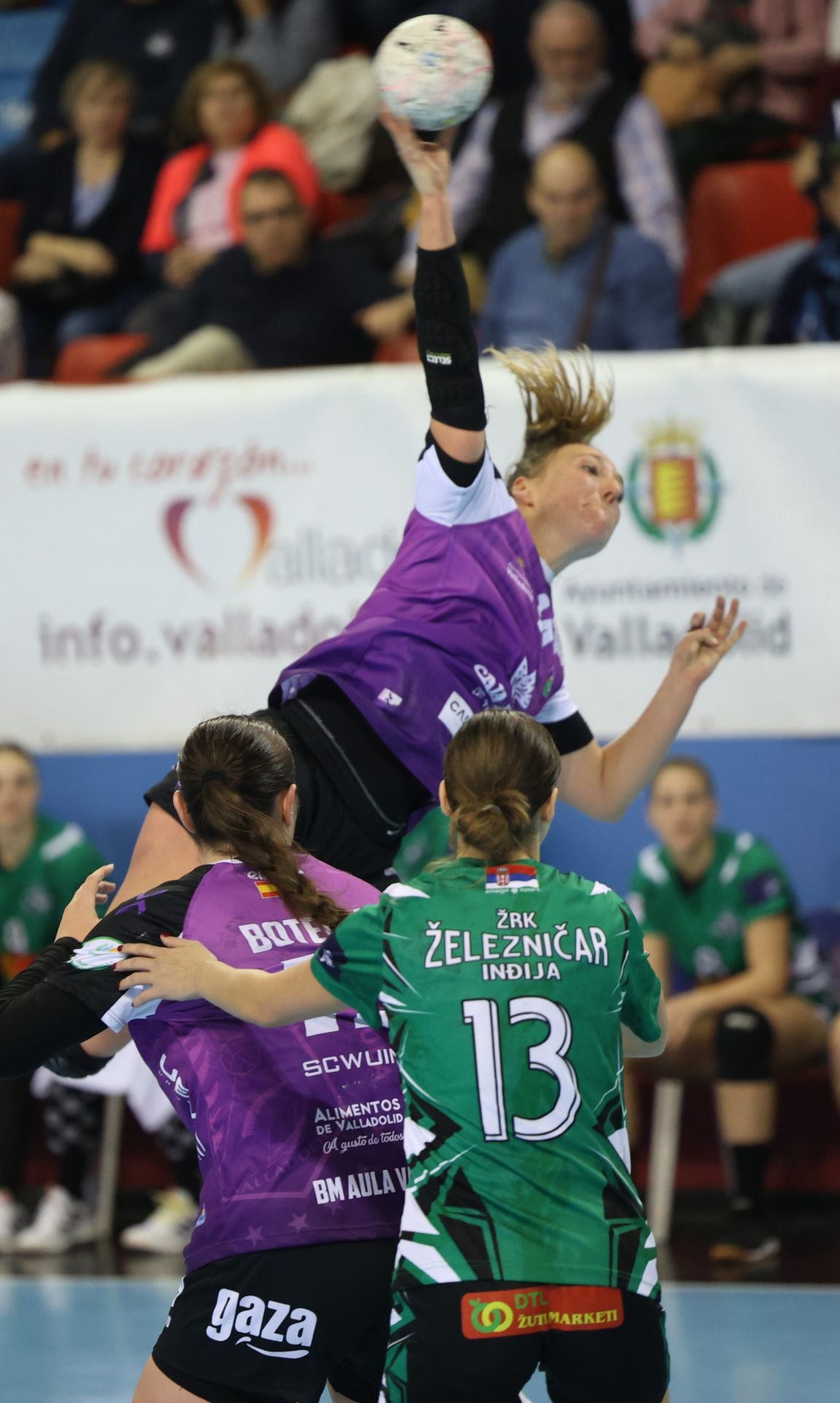 Las imágenes del partido del Aula en la de la EHF European Cup