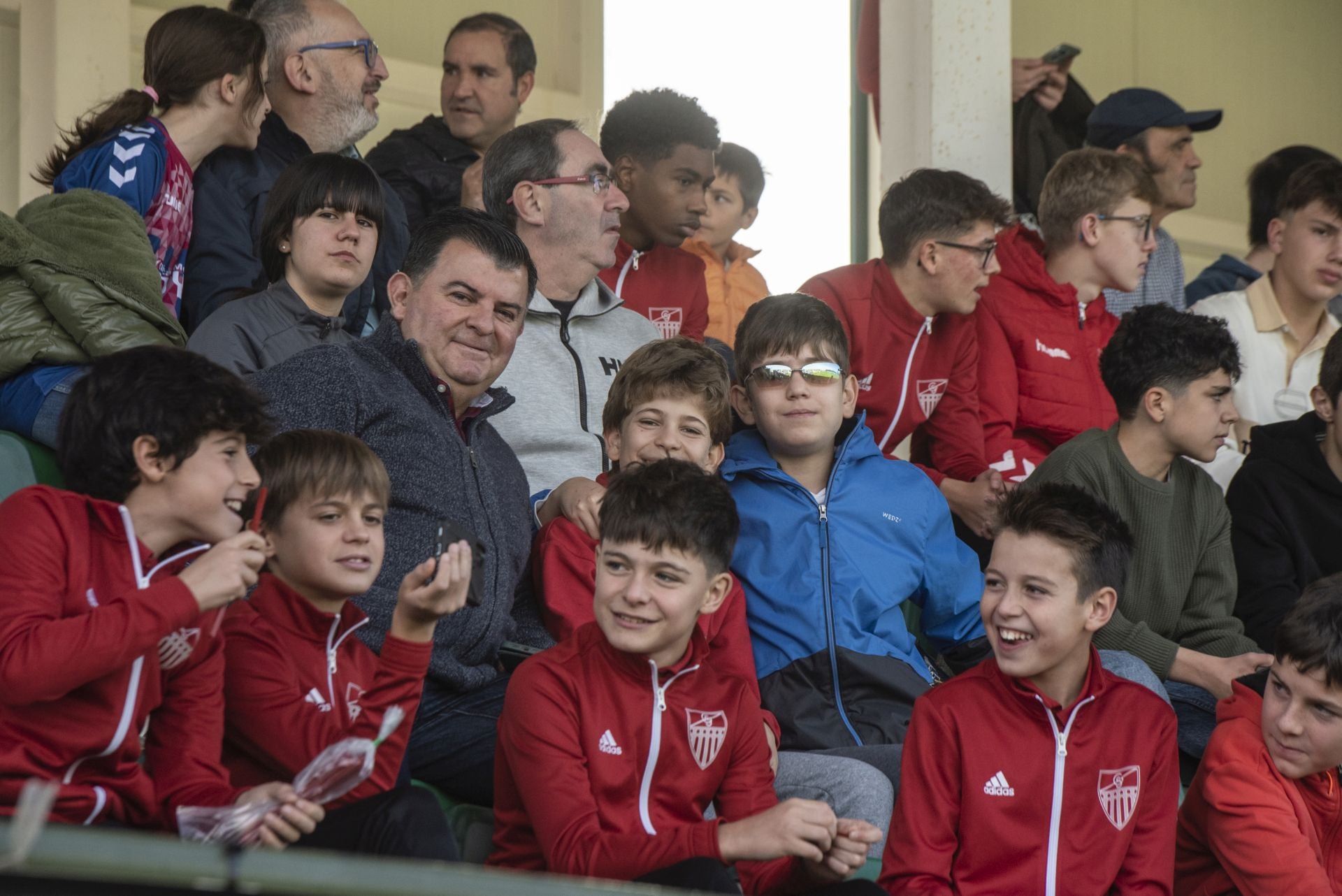 Búscate en las gradas de La Albuera durante el Segoviana vs Sestao