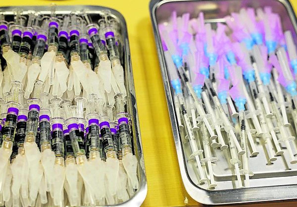 Castilla y León intensifica la vacunación de gripe y covid antes del «pico epidemiológico»