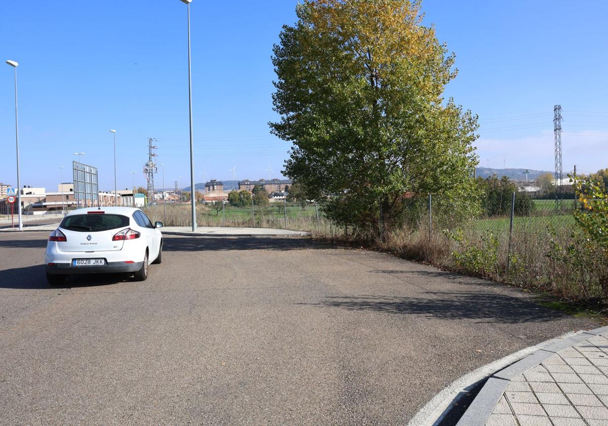 Zona en la que se queda cortado el paseo de la Julia, en el límite del Sector 10R del Plan de Urbanismo.