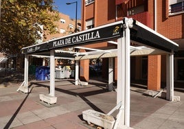 Terraza del bar Plaza de Castilla, donde los jóvenes hicieron un 'simpa'.