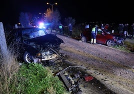 Estado en el que han quedado los dos coches tras el siniestro.