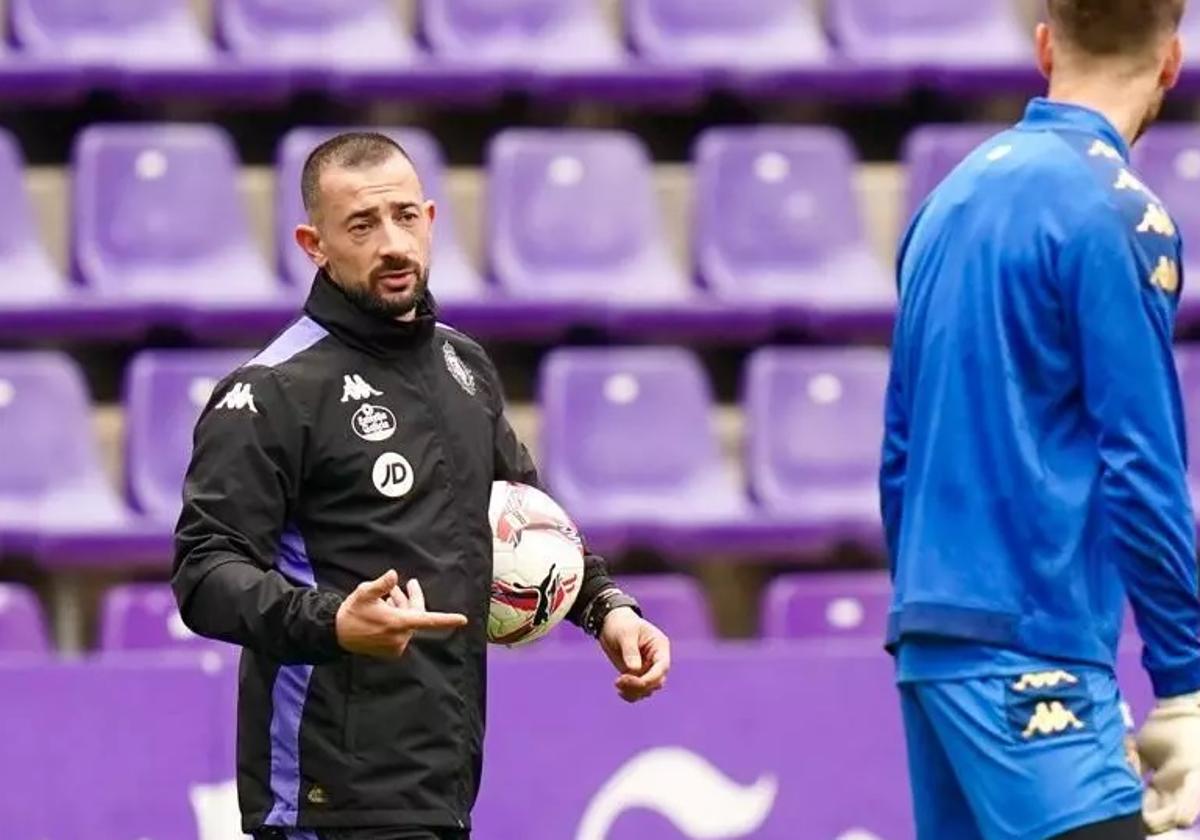 Pedro Ferrer, durante la sesión de entrenamiento del Real Valladolid de este jueves.