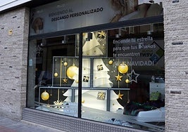 Decoración navideña en un escaparate de Palencia, en un pasado concurso.