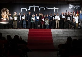 Foto de familia de los premiados por la Diputación este viernes.