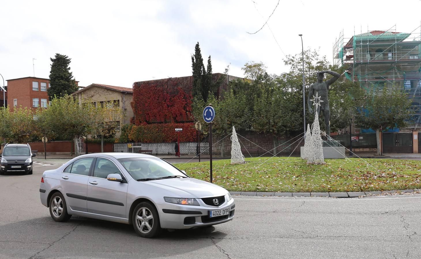 Así se preparan rotondas y rincones de Palencia para la Navidad