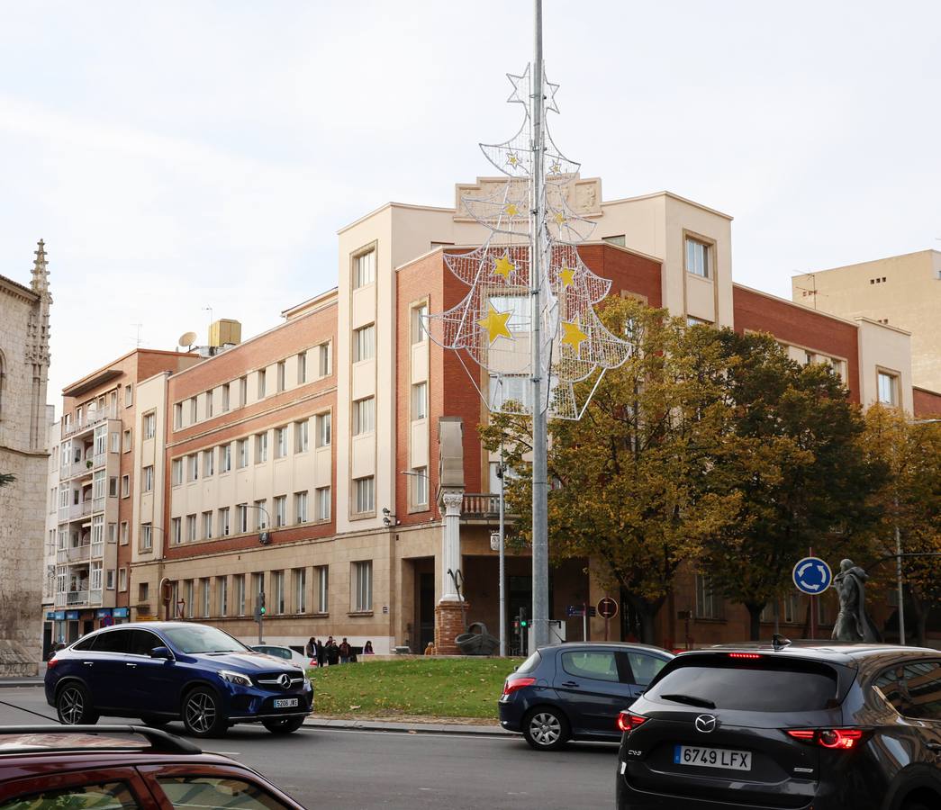 Así se preparan rotondas y rincones de Palencia para la Navidad