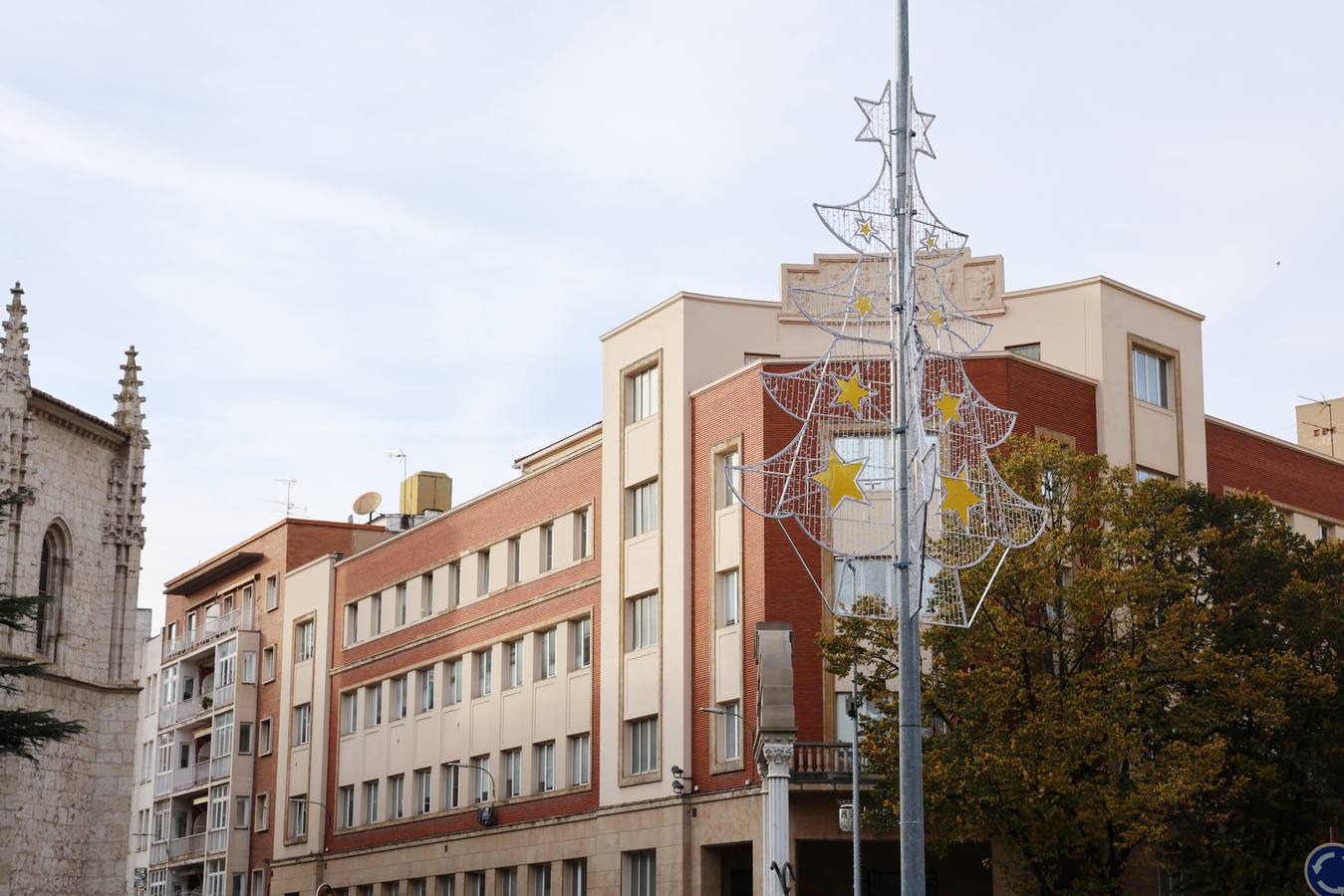 Así se preparan rotondas y rincones de Palencia para la Navidad