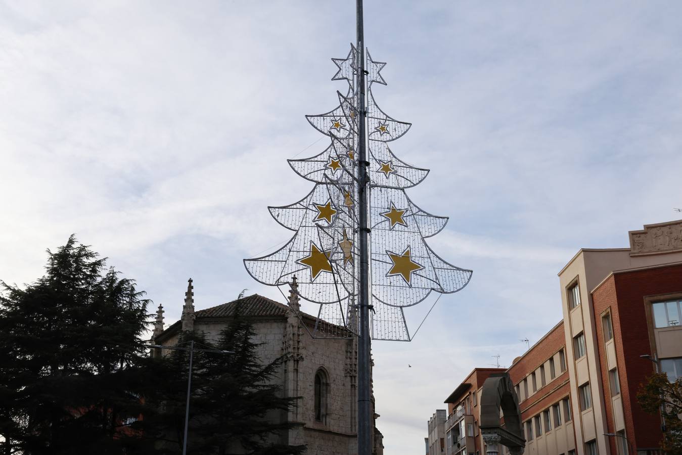 Así se preparan rotondas y rincones de Palencia para la Navidad