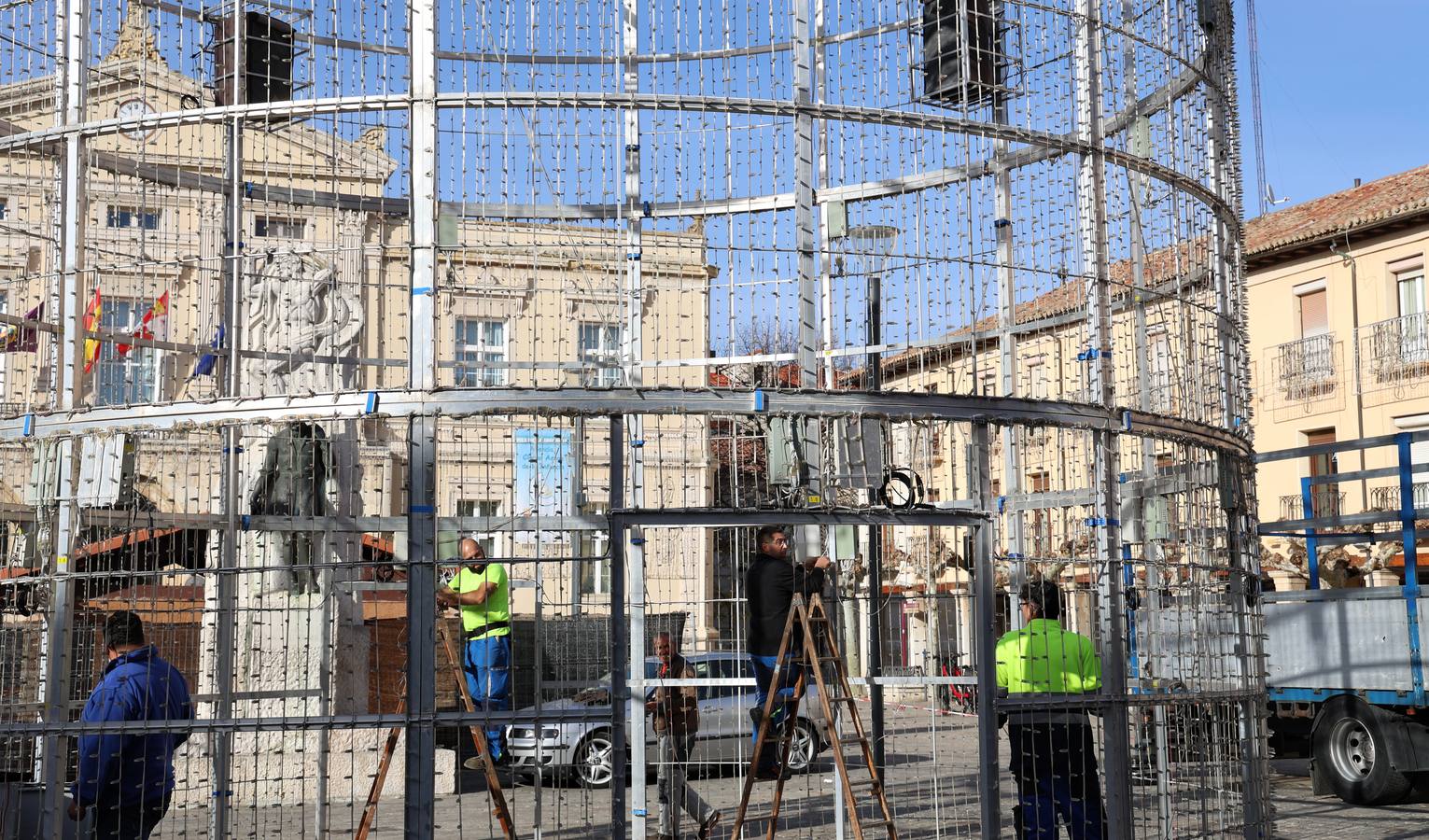 Así se preparan rotondas y rincones de Palencia para la Navidad