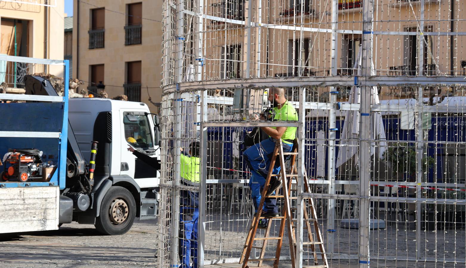 Así se preparan rotondas y rincones de Palencia para la Navidad