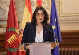 Ana Martín, durante la lectura del manifiesto por el Día Internacional de la Eliminación de la Violencia Contra la Mujer.