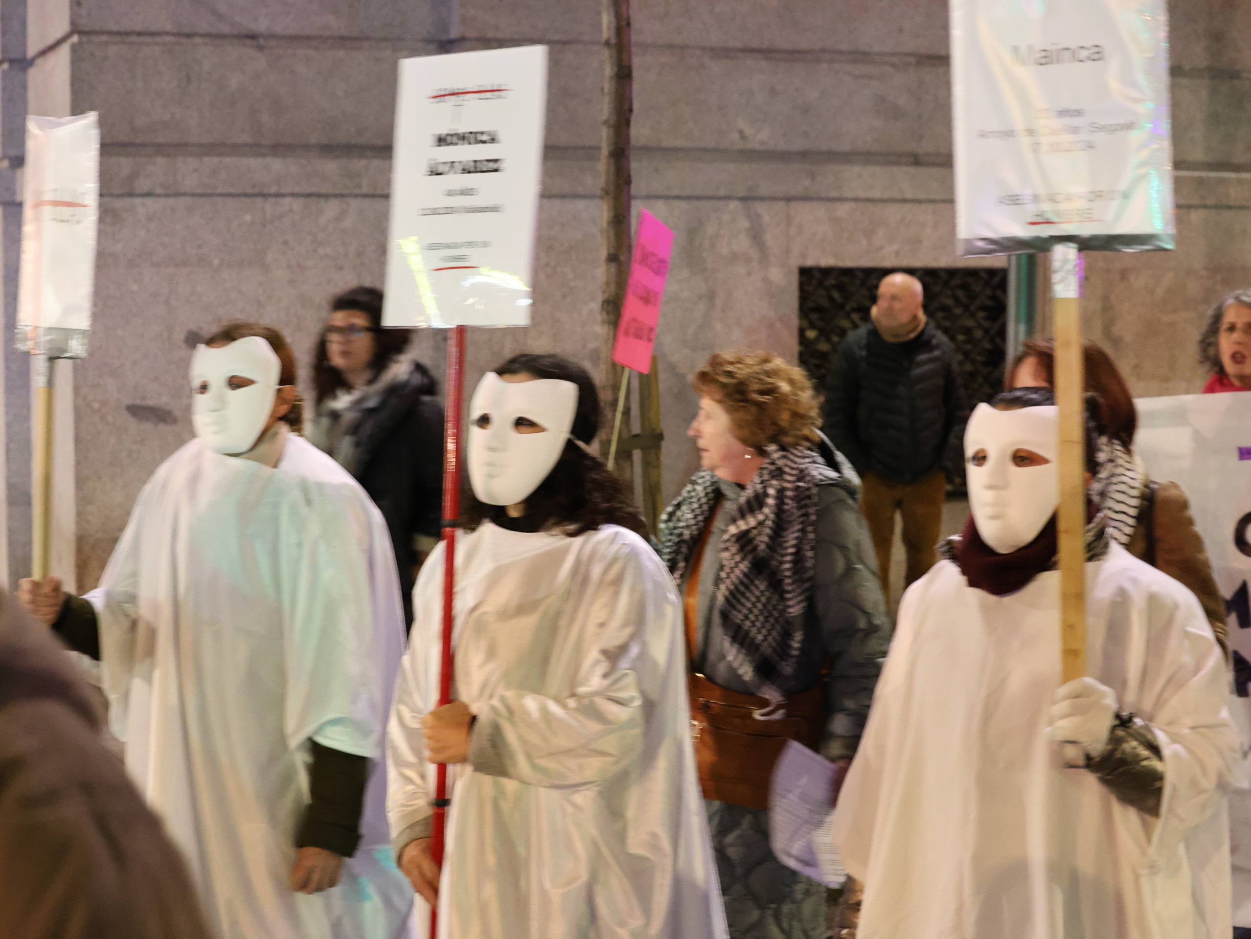 La manifestación por el 25-N en Valladolid, en imágenes