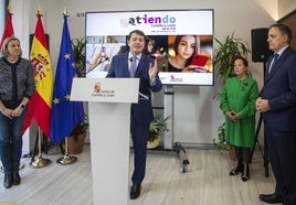 El presidente de la Junta, Alfonso Fernández Mañueco, este lunes durante la inauguración de un centro Atiendo en Salamanca.