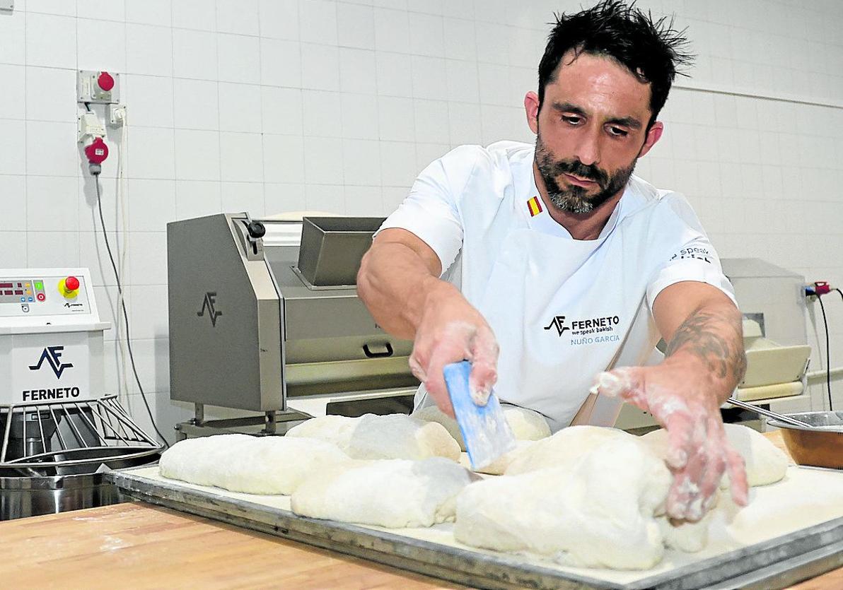 El panadero Nuño García, durante el curso en el Centro de los Cereales.