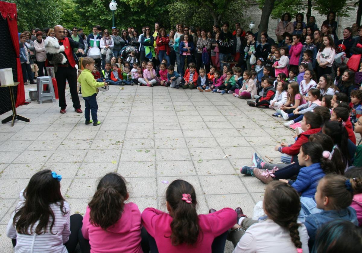 Espectáculo de magia en el festival del año pasado.