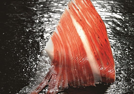 Una loncha de jamón procedente de un producto amparado por Tierra de Sabor.