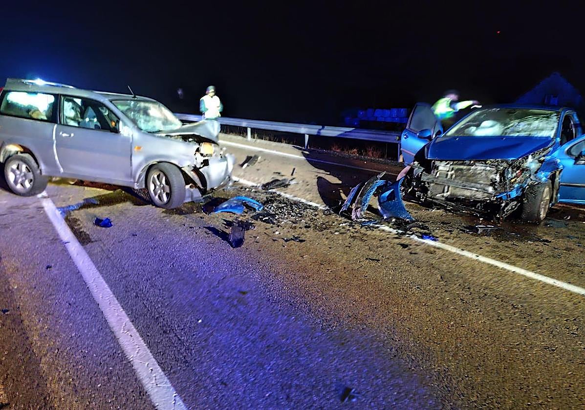 Estado en el que han quedado los vehículos tras la colisión.