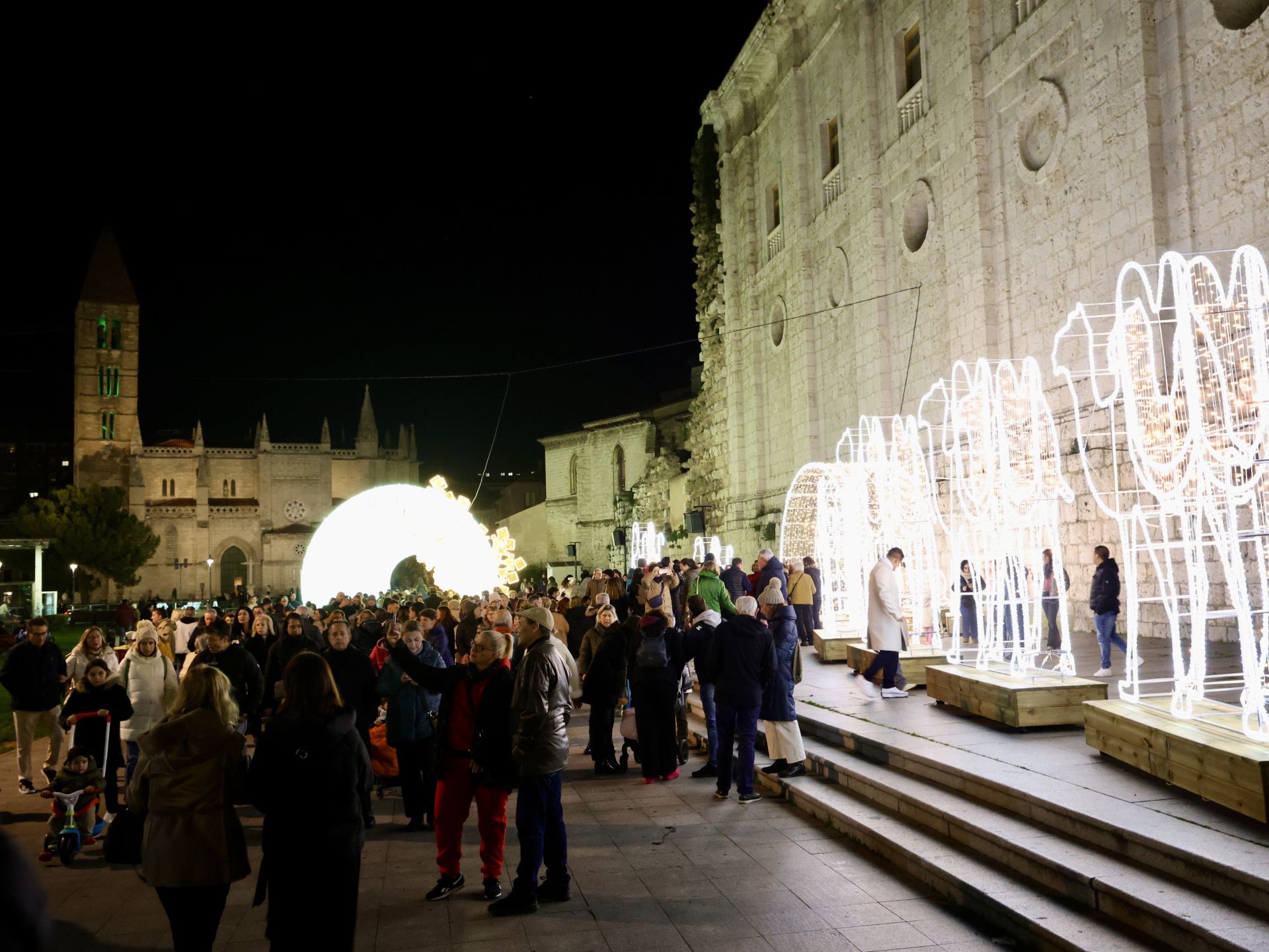 Un recorrido en imágenes por las luces de Navidad en Valladolid