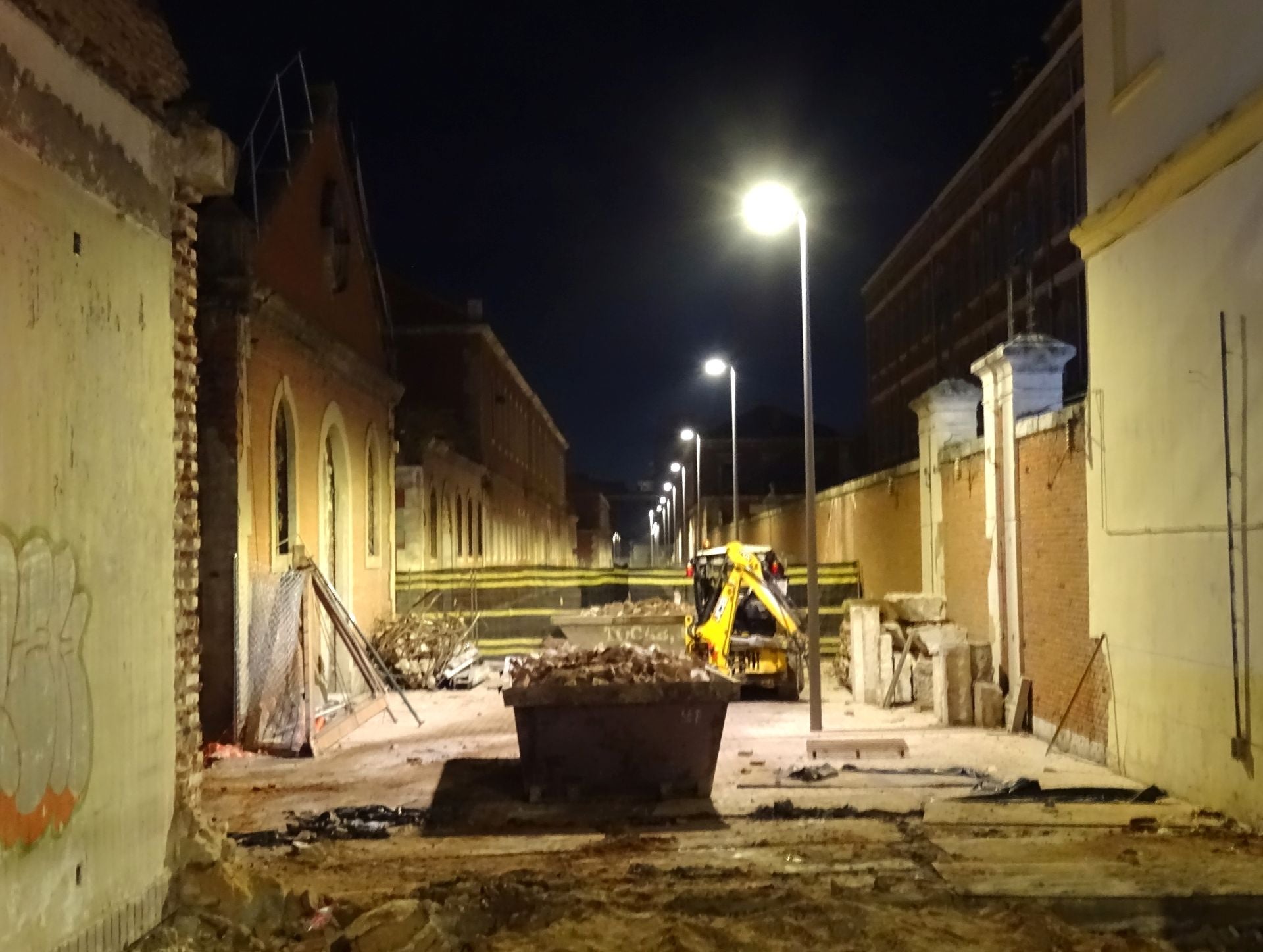 Las imágenes de las calles sin vida del cuartel de Farnesio, iluminadas desde hace cuatro meses