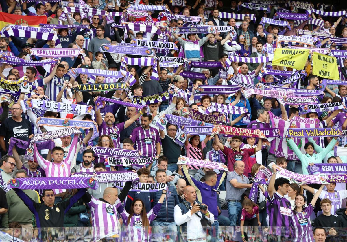 Aficionados del Real Valladolid, durante un partido en el José Zorrilla,