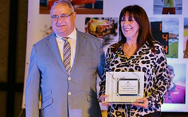 Homenaje a Mariano Haro.