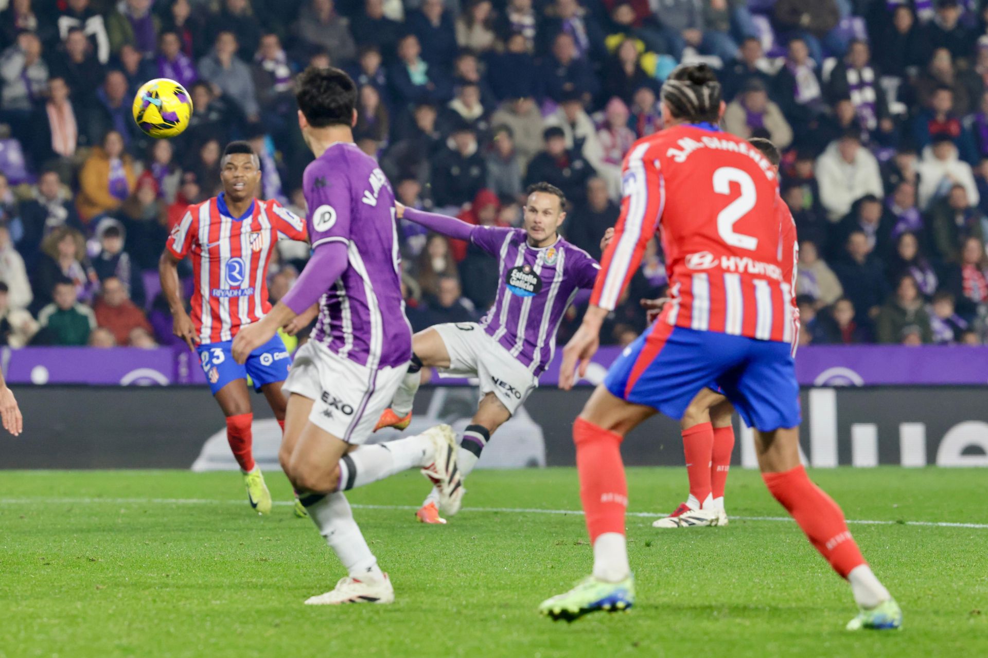 La derrota del Real Valladolid frente al Atlético de Madrid, en imágenes