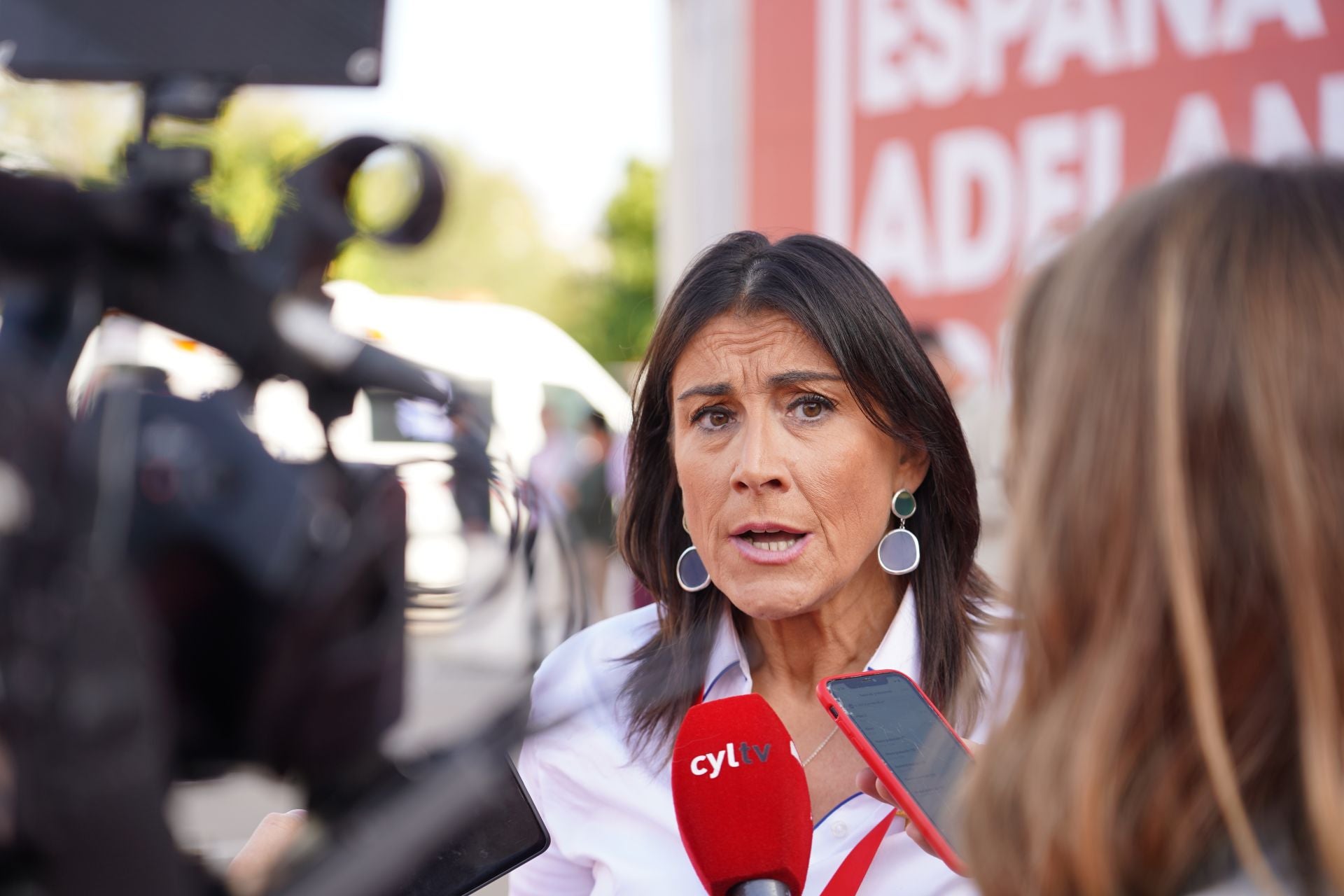 Ana Sánchez insta a De la Hoz a pedir «perdón» por cobrar un sueldo mientras era portavoz