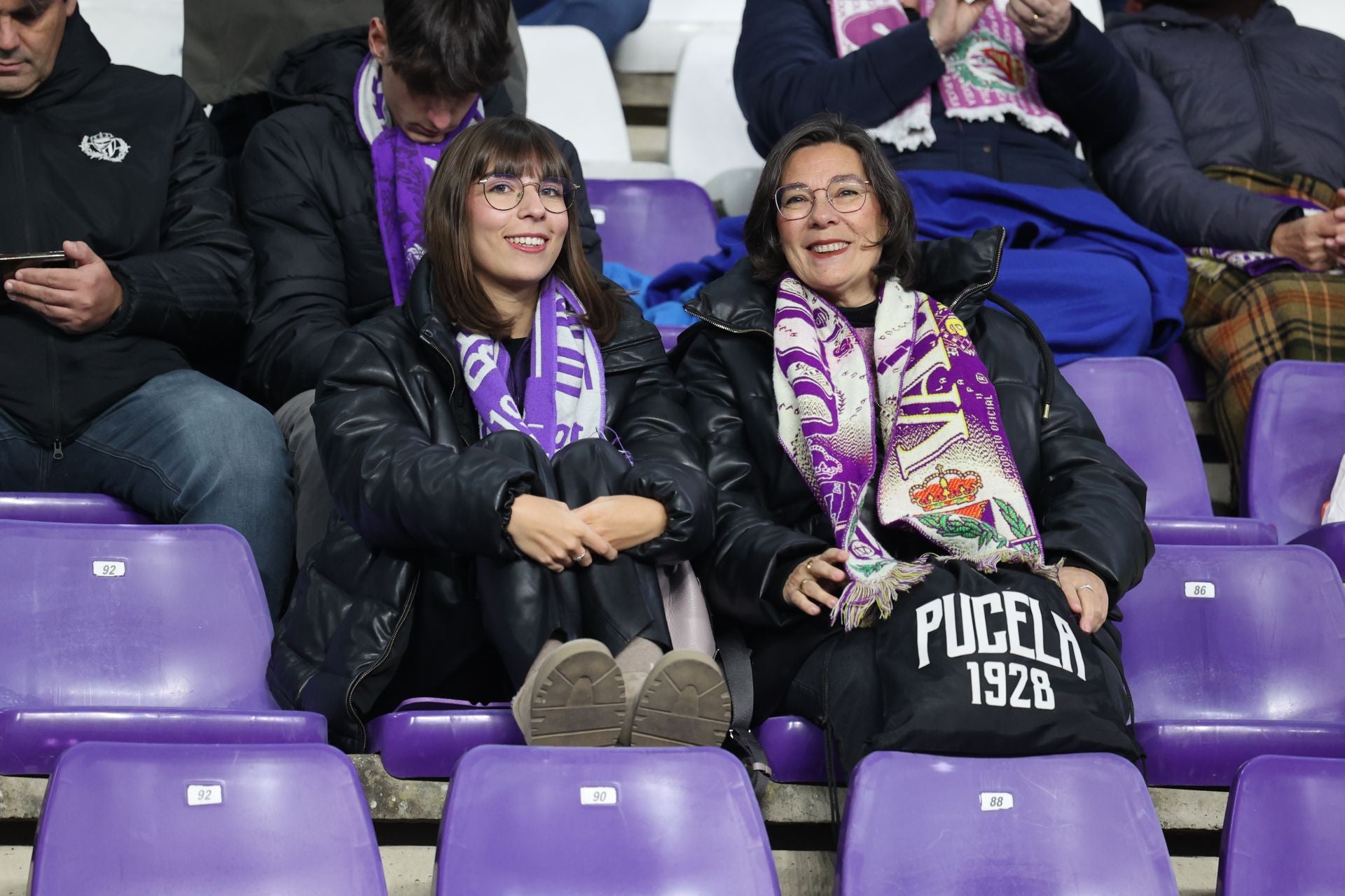 Búscate en la grada del estadio José Zorrilla (1/4)