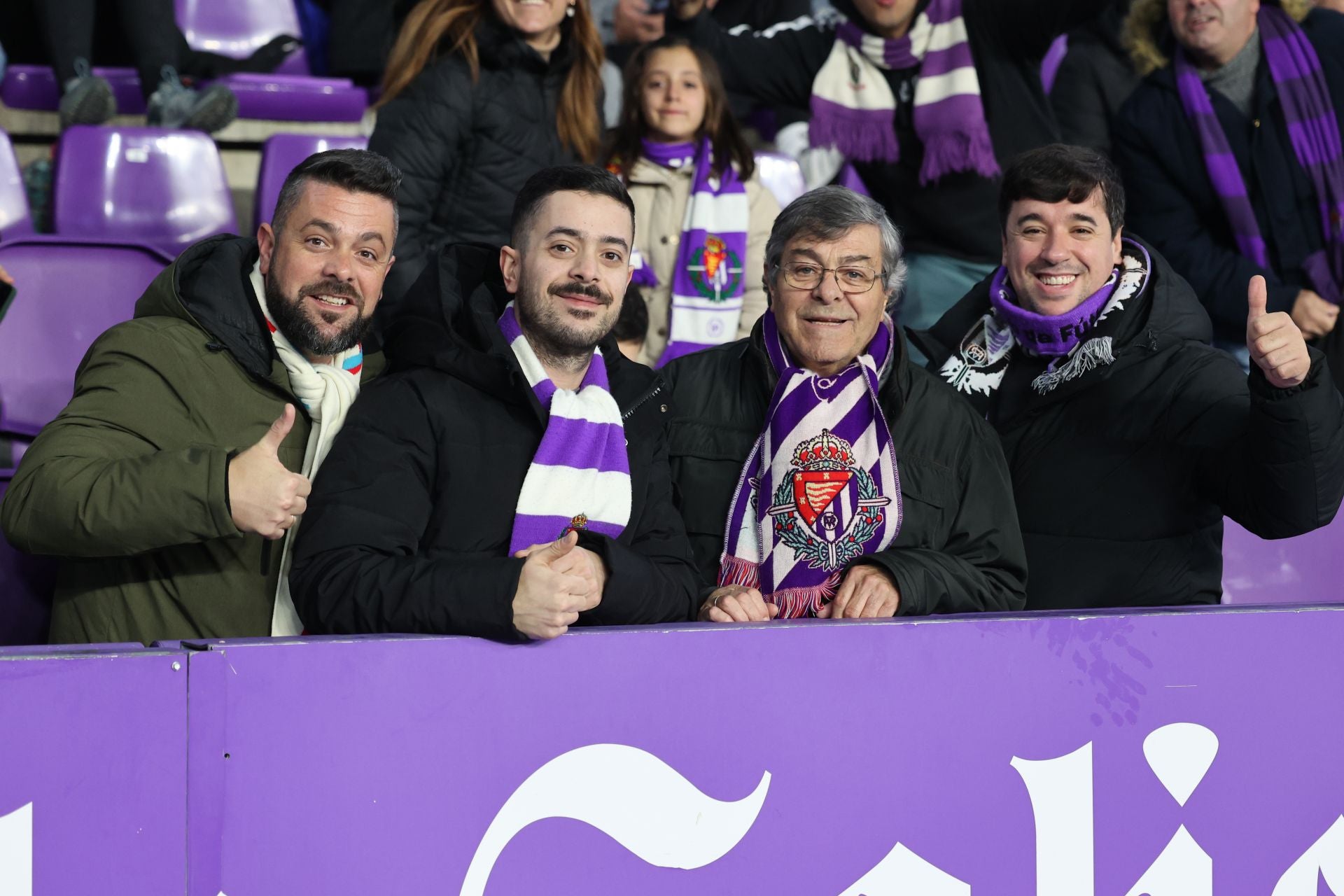 Búscate en la grada del estadio José Zorrilla (1/4)