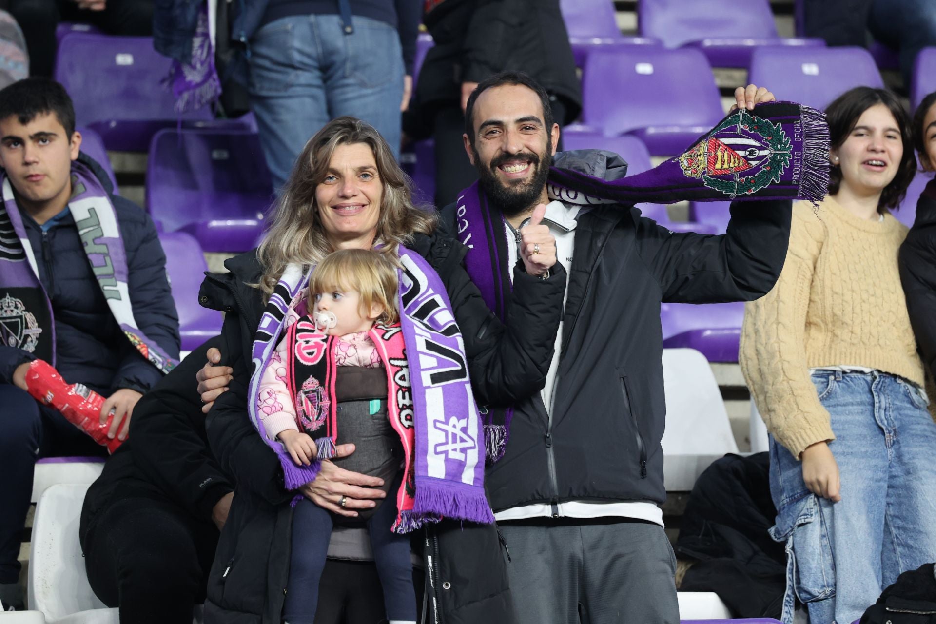 Búscate en la grada del estadio José Zorrilla (1/4)