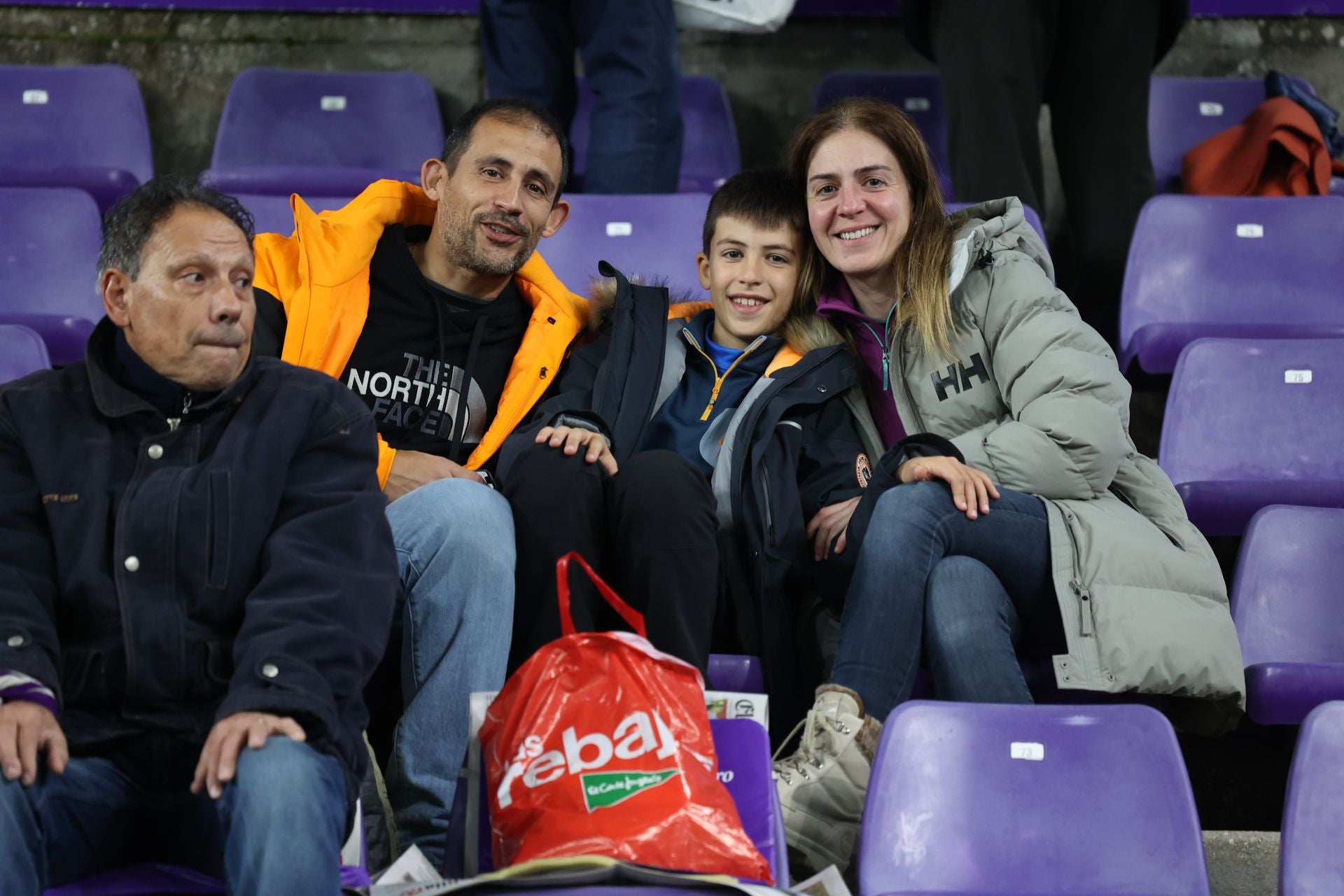 Búscate en la grada del estadio José Zorrilla (2/4)