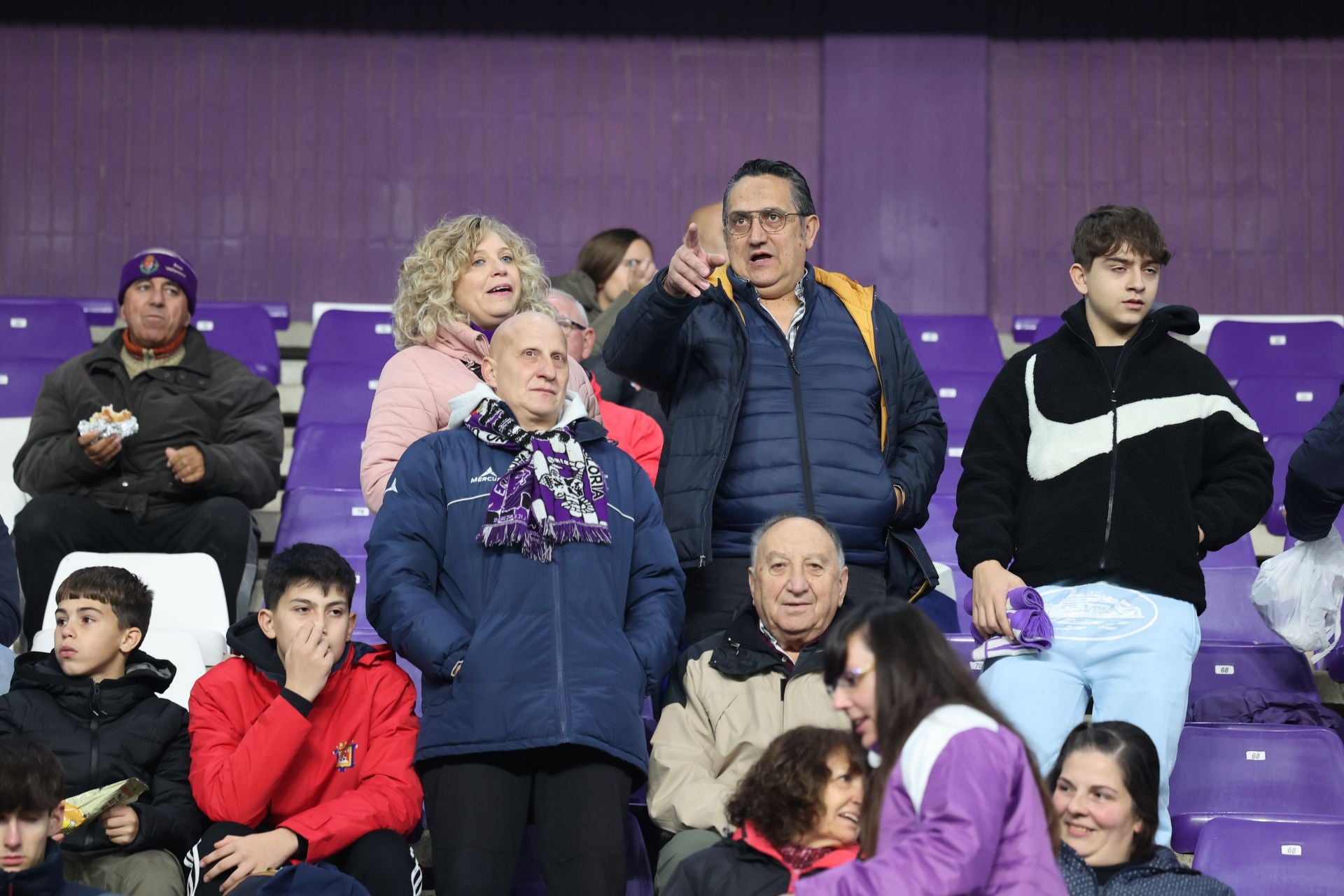 Búscate en la grada del estadio José Zorrilla (2/4)