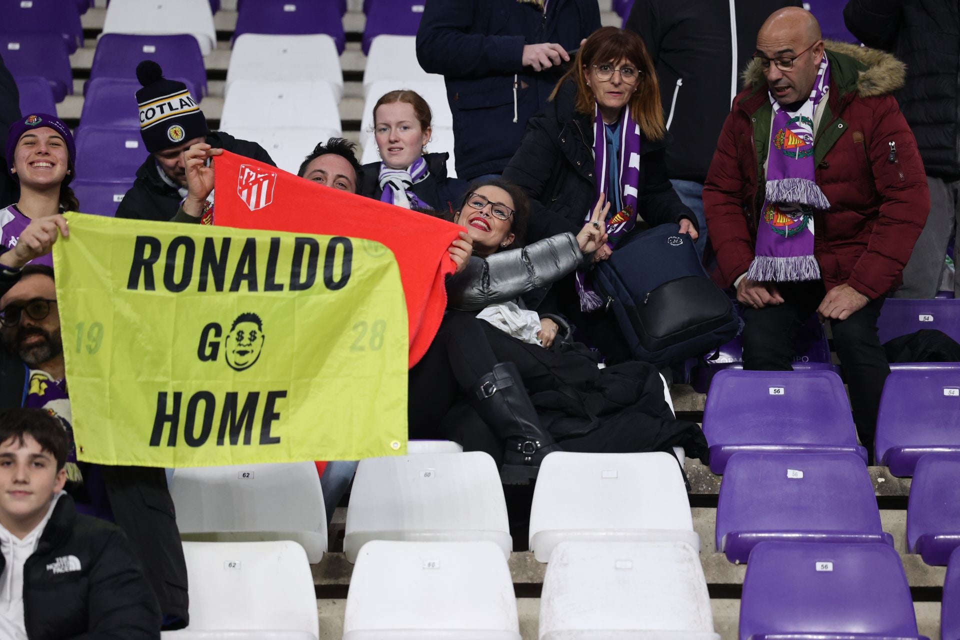 Búscate en la grada del estadio José Zorrilla (2/4)