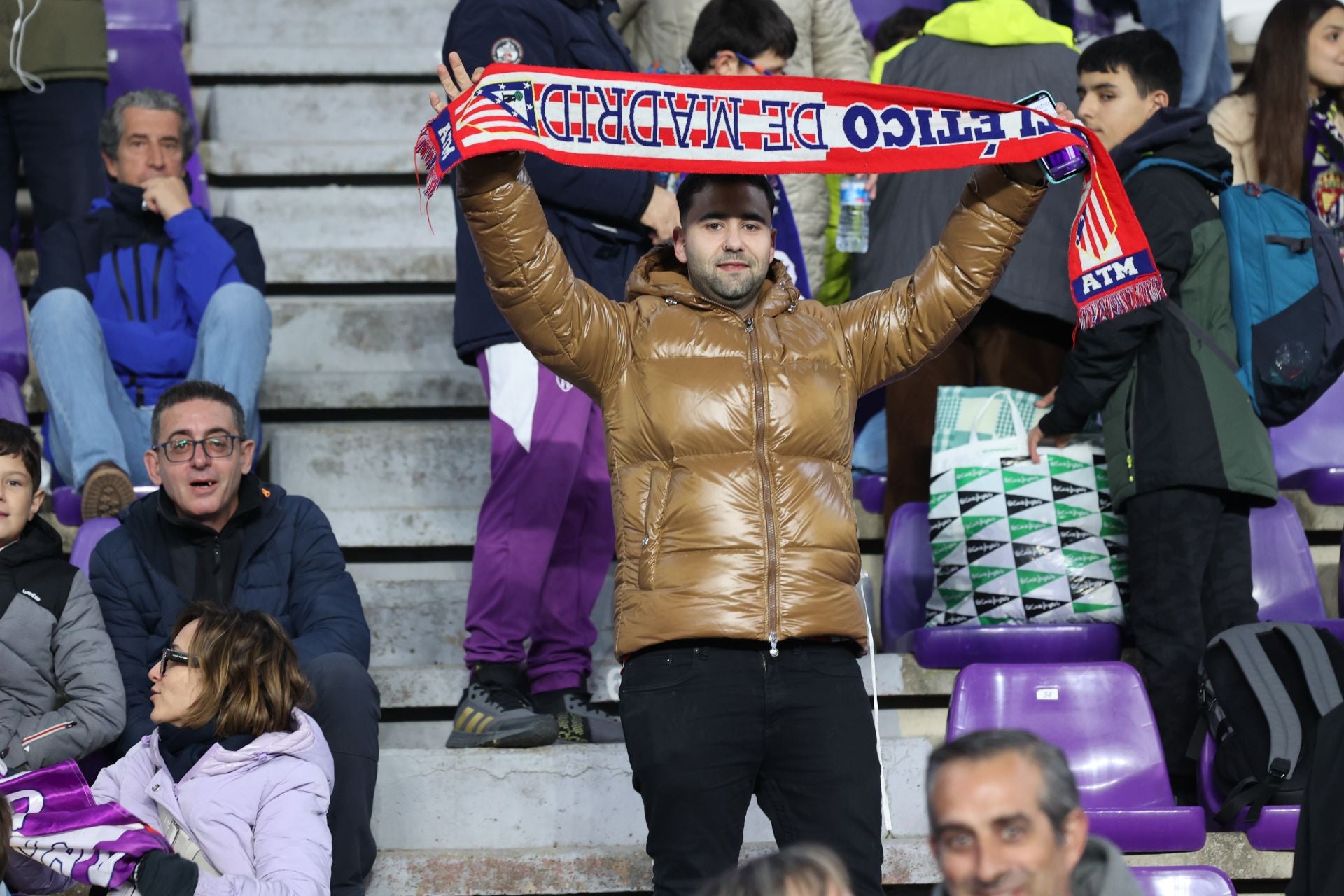 Búscate en la grada del estadio José Zorrilla (3/4)