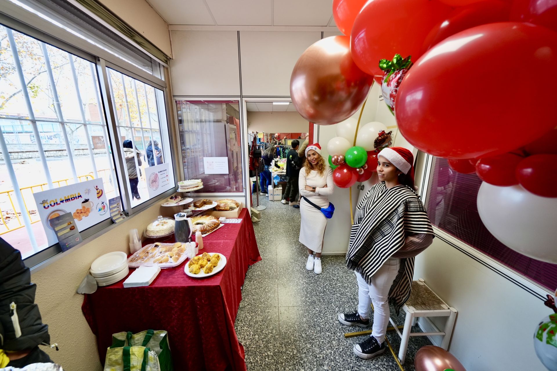 Las imágenes del mercado navideño de la Asociación de Venezolanos de Valladolid