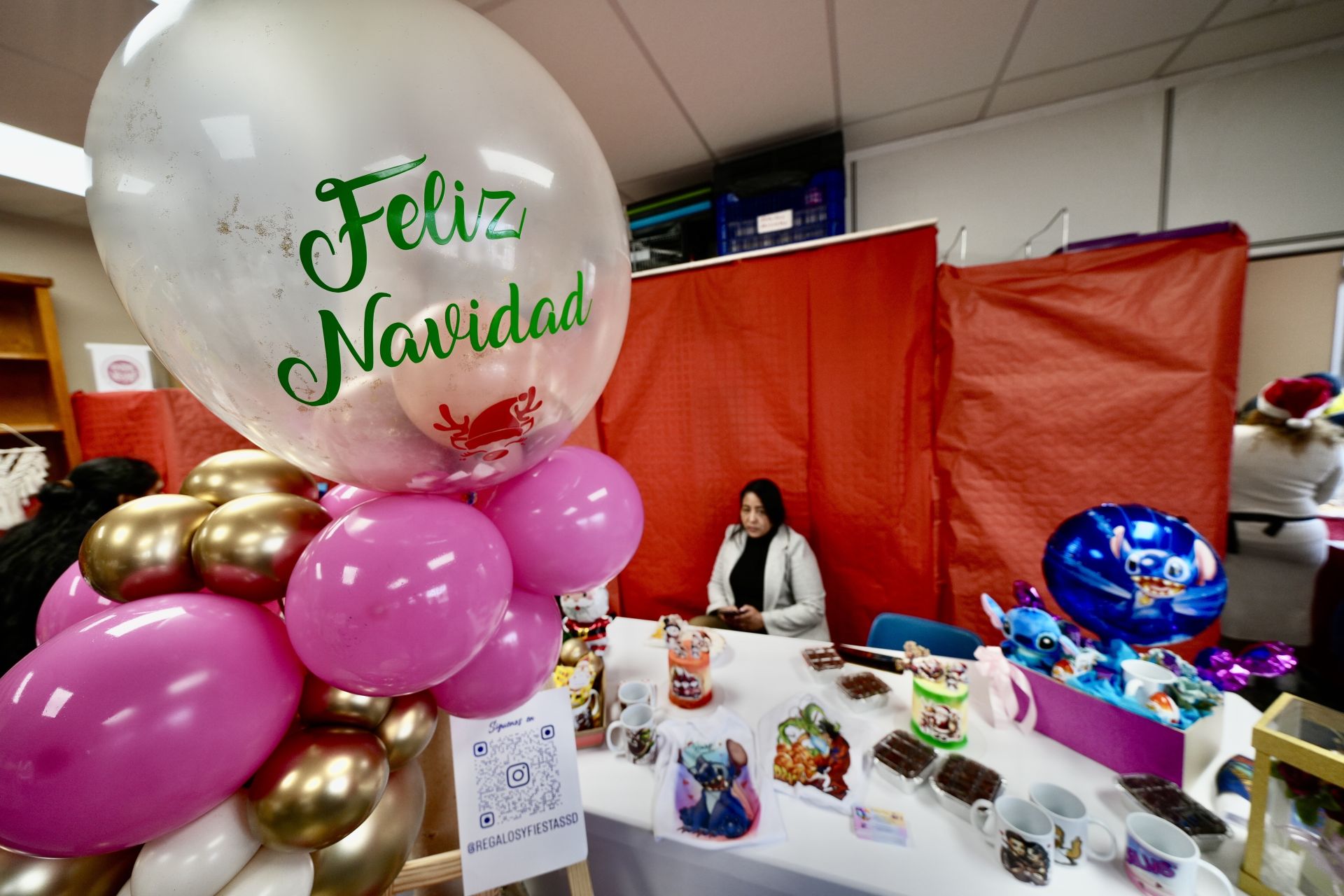 Las imágenes del mercado navideño de la Asociación de Venezolanos de Valladolid